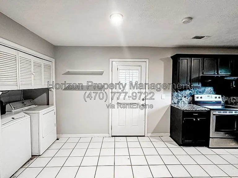 4925 Farmstead Ct NE — Photo 10