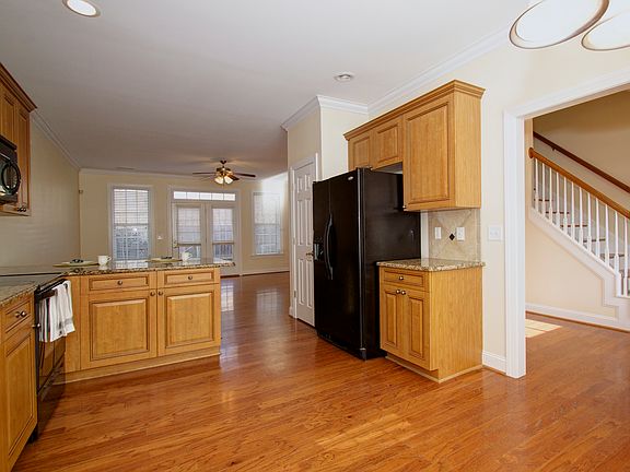 5th image of 44 Nandina Dr
