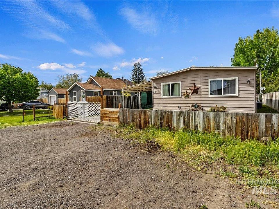 1st image of 140 2nd Ave W