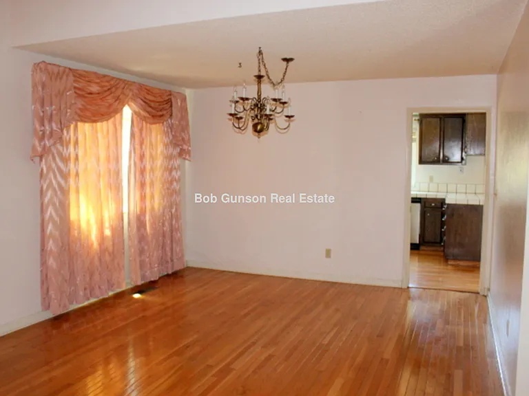2359 Glendale Cir — Photo 9