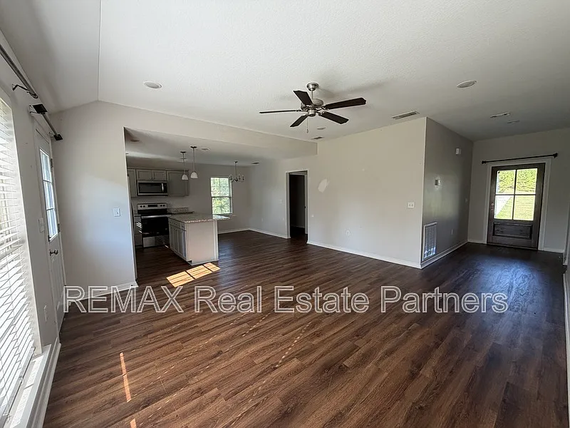 The Oaks — Photo 3