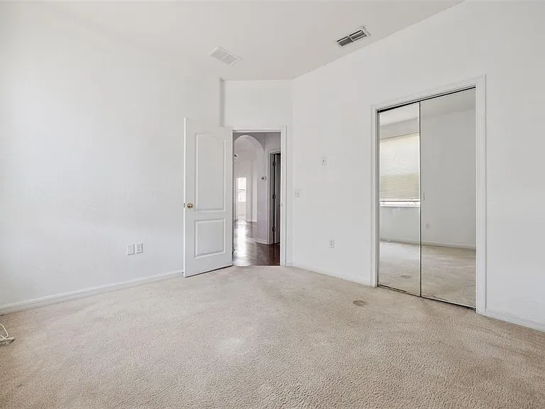 7055 Heatherbrook Dr — Photo 17