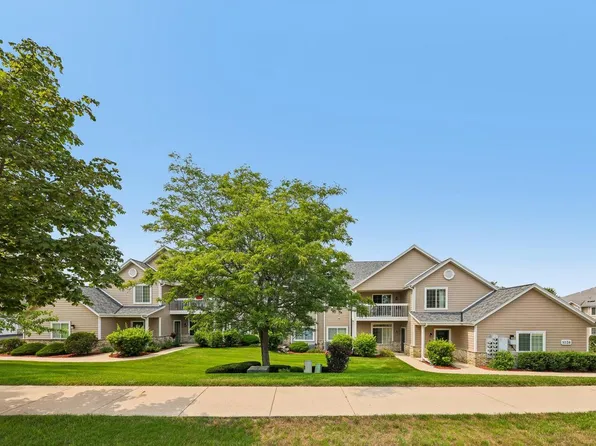 1038 River Place BOULEVARD #7, Waukesha, WI 53189