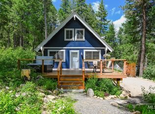 11 Hams Ln, Cascade, ID 83611