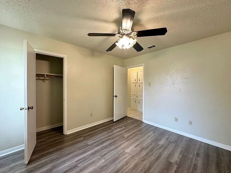 109 S Brook Dr — Photo 43