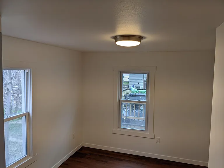 1123 Emerald St — Photo 13