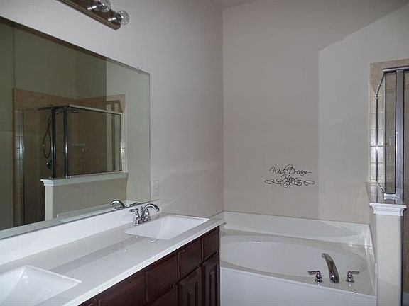 3rd image of 2231 Colby Ln