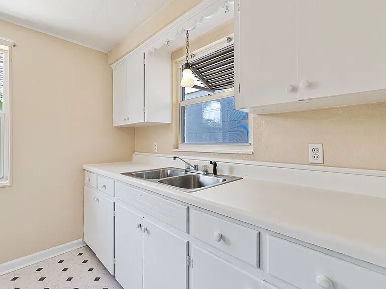 608 Missouri Ave — Photo 16