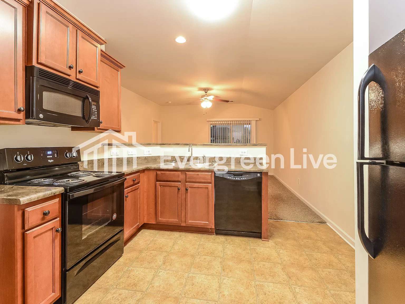3 bed, 2.0 bath, 1264 sqft, $1,395 — Photo 4