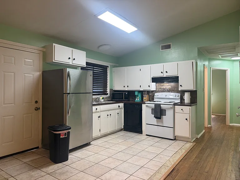 1755 Sylvan Dr — Photo 4