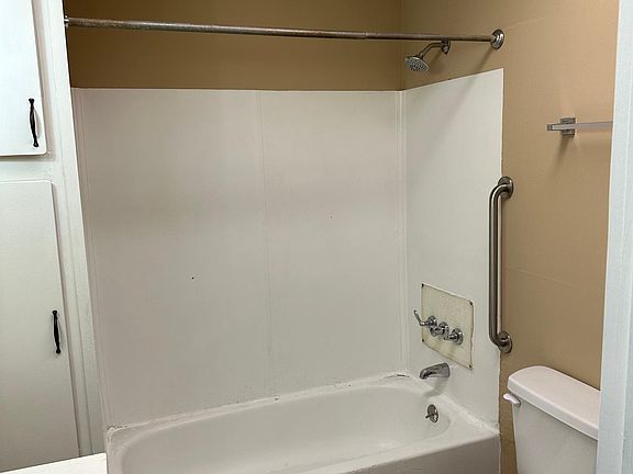 4th image of 628 Eastland Ave #1