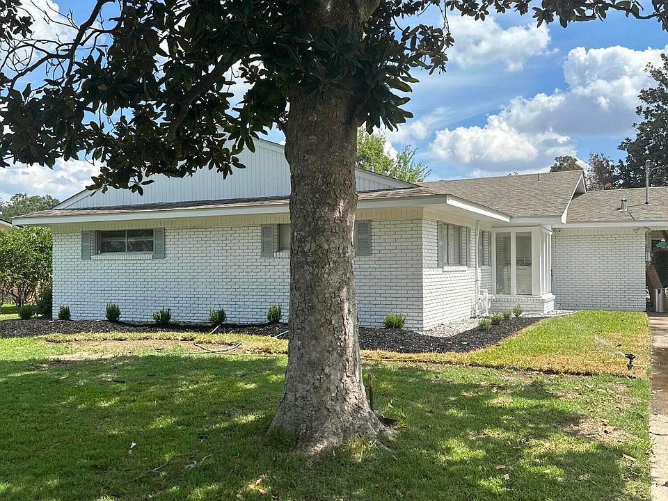 1st image of 202 White Oak Dr