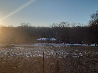 17059 242nd St, Tonganoxie, KS 66086