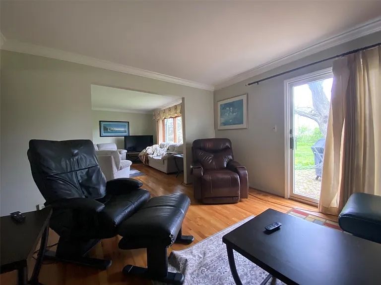 316 Paragon Dr — Photo 8