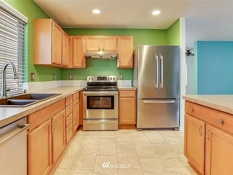 1295 Hudson St — Photo 3