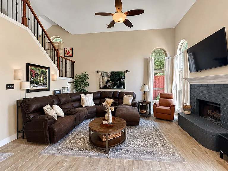 1740 Forest Glen Dr — Photo 9