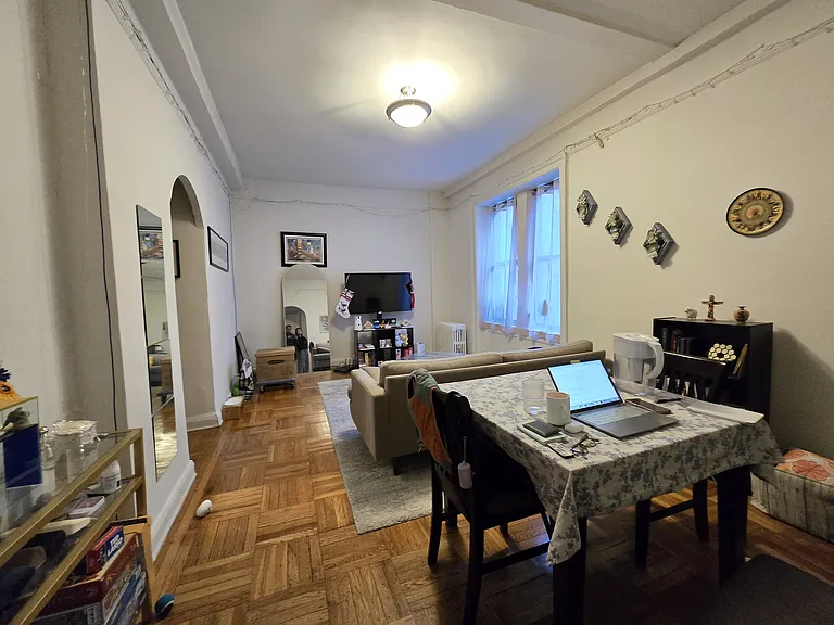515 Cathedral Pkwy #3D — Photo 2