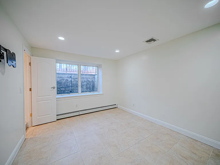 47 Columbus Dr — Photo 9