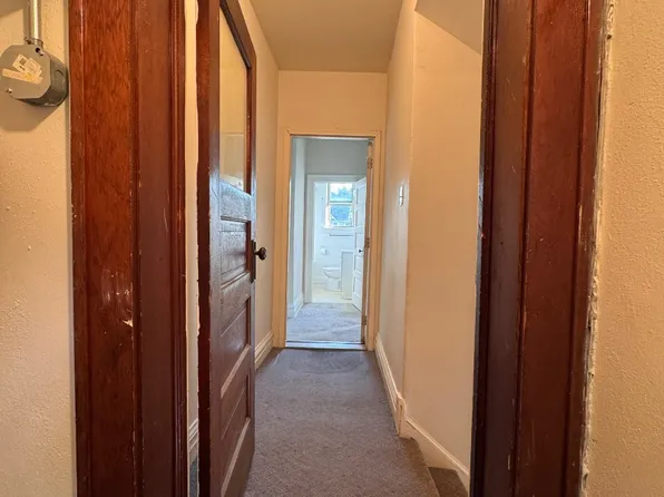 702 E 11th St, Duluth, MN