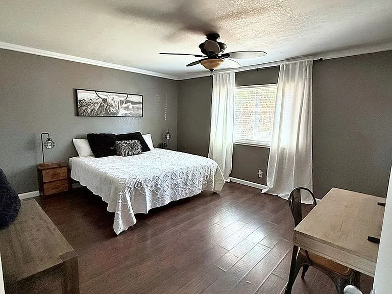 2583 Velia St — Photo 9