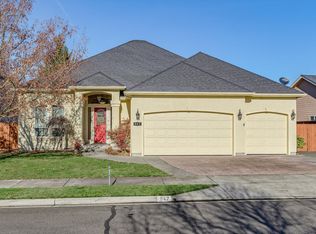 947 Saint Andrews Way, Eagle Pt, OR 97524