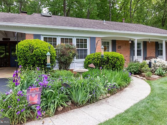 5th image of 4417 Glenn Rose St