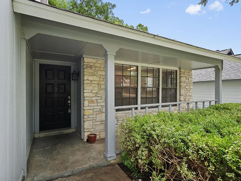 9901 Willers Way — Photo 4