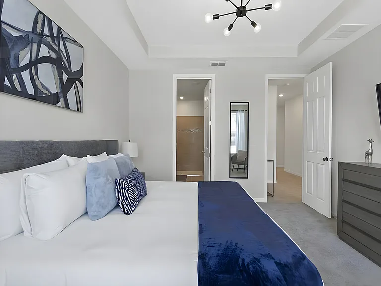 Tropical Palms Cir — Photo 23