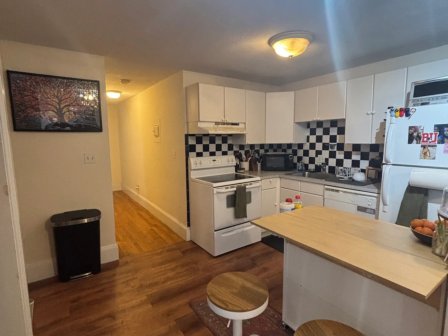 1 bed, 900 sqft, $1,700 — Photo 1
