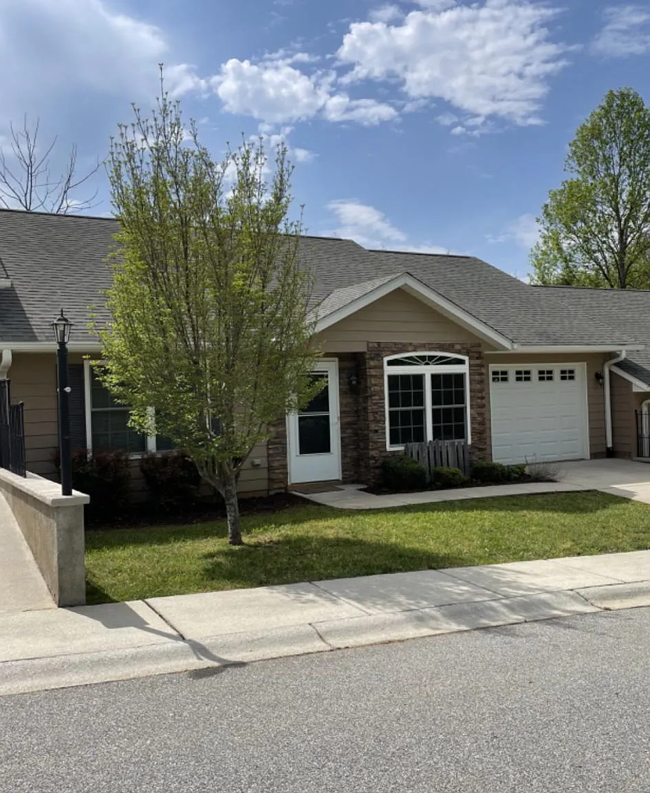 30 Meadow Wood Cir — Photo 1