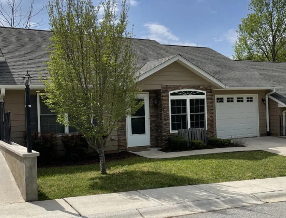 30 Meadow Wood Cir