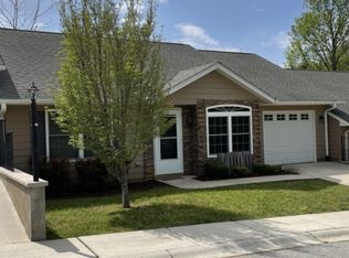 30 Meadow Wood Cir, Franklin, NC 28734