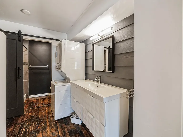 227 N Broadway #205 — Photo 15