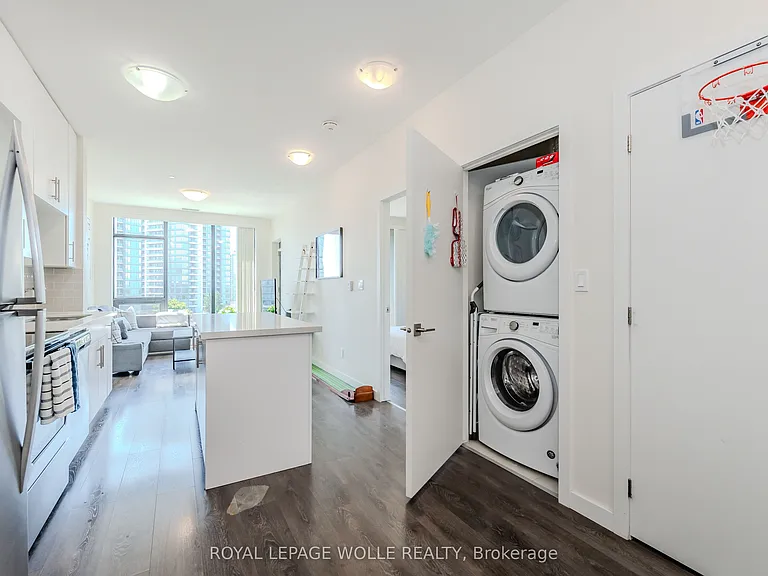 690 King St W #610 — Photo 23