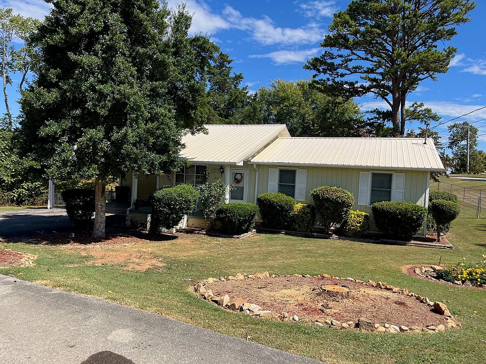 1st image of 814 Lakeshore Dr