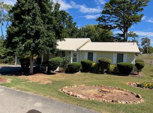 814 Lakeshore Dr, Dandridge, TN 37725