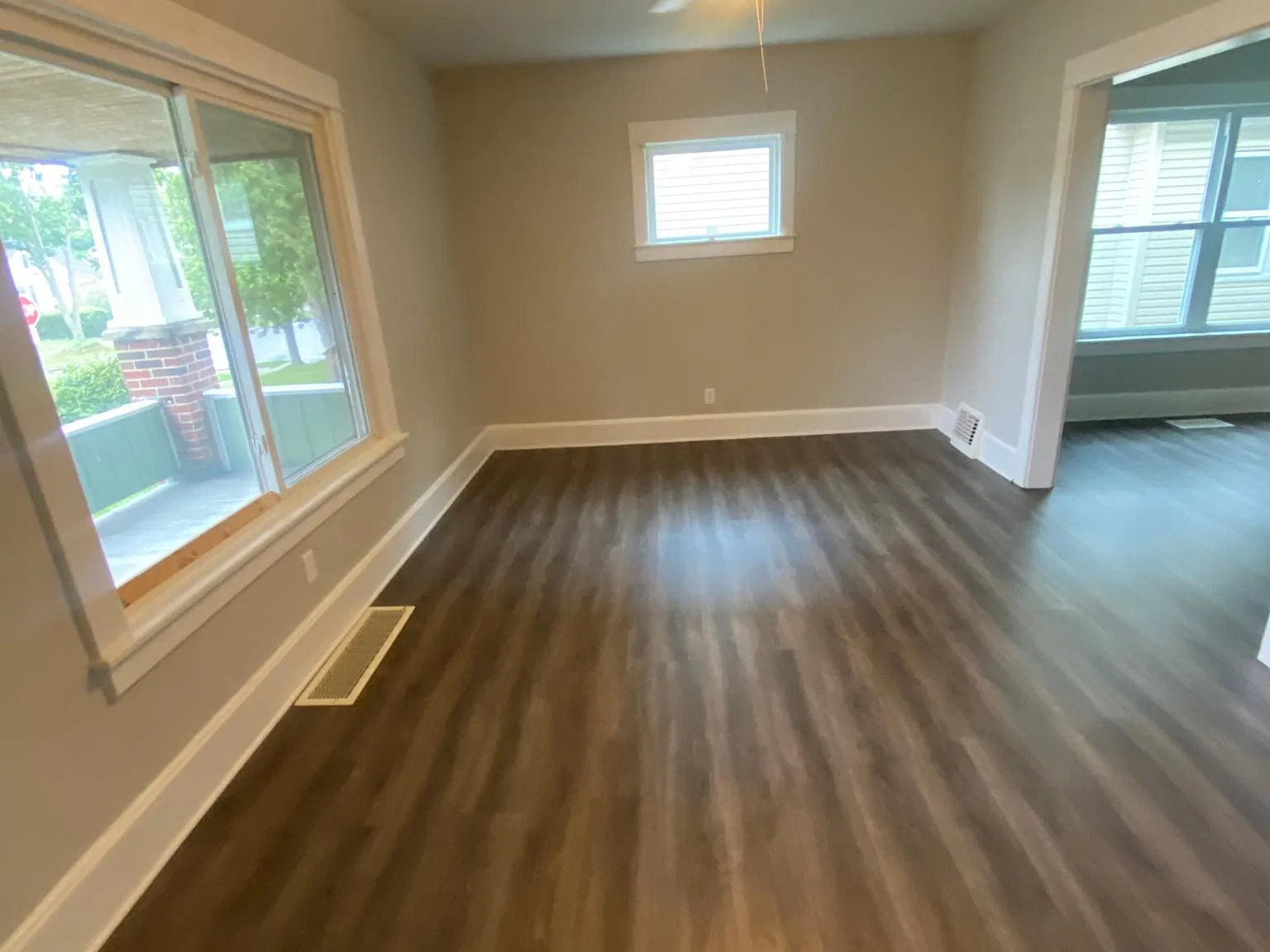 99 Ellenwood Ave — Photo 2
