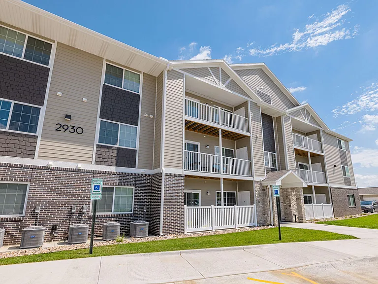 Kings Ridge Apartments — Photo 23
