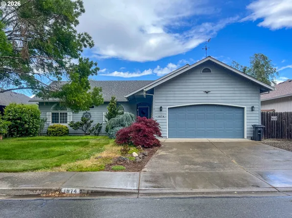 1874 SW Topaz Ln, Grants Pass, OR 97526
