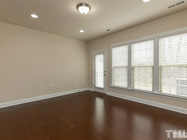 407 Daylin Dr — Photo 9