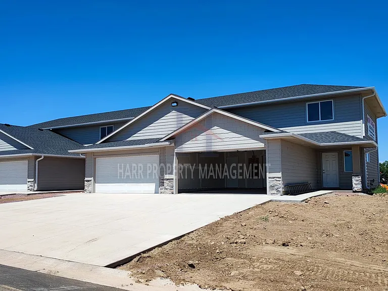 Sundance Ridge / Hitching Place — Photo 1