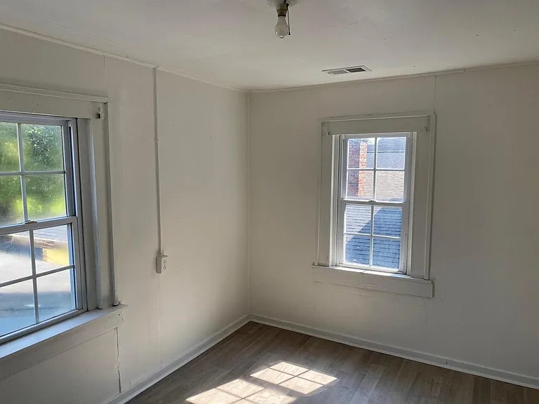 2229 Delano St #B — Photo 5