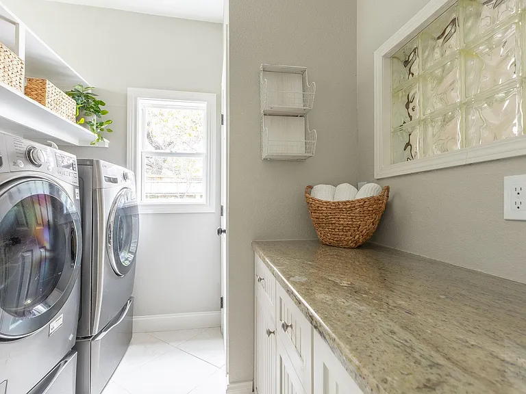 904 Josephine St — Photo 34