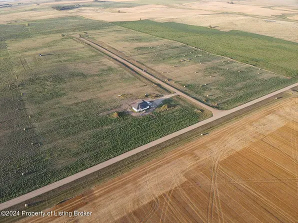 9 102p Ave SW, Dickinson, ND 58601