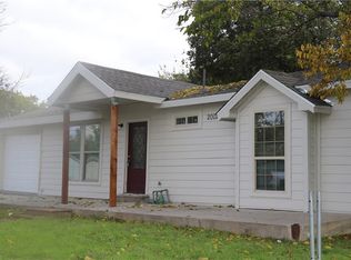 2002 Woodbine St, Cleburne, TX 76031