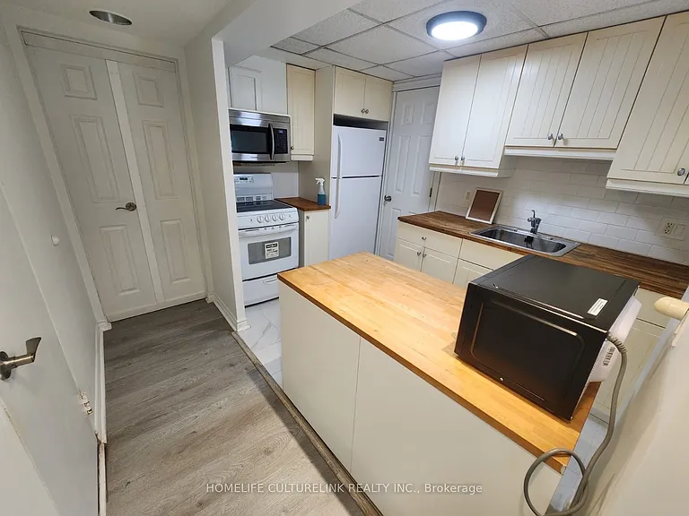 46 Stansbury Cres N #BASEMENT — Photo 2