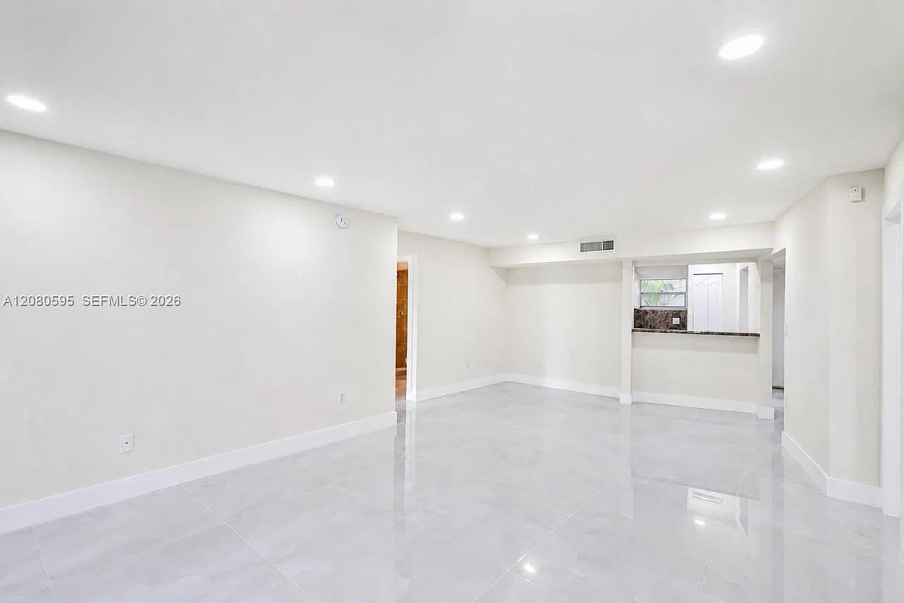 Springcrest Condo — Photo 4