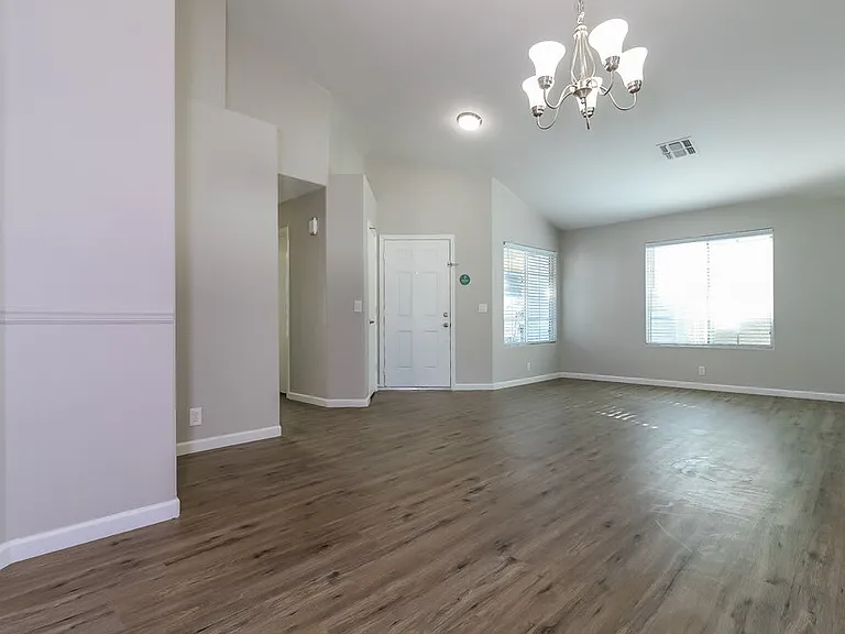 8936 W Fullam St — Photo 6