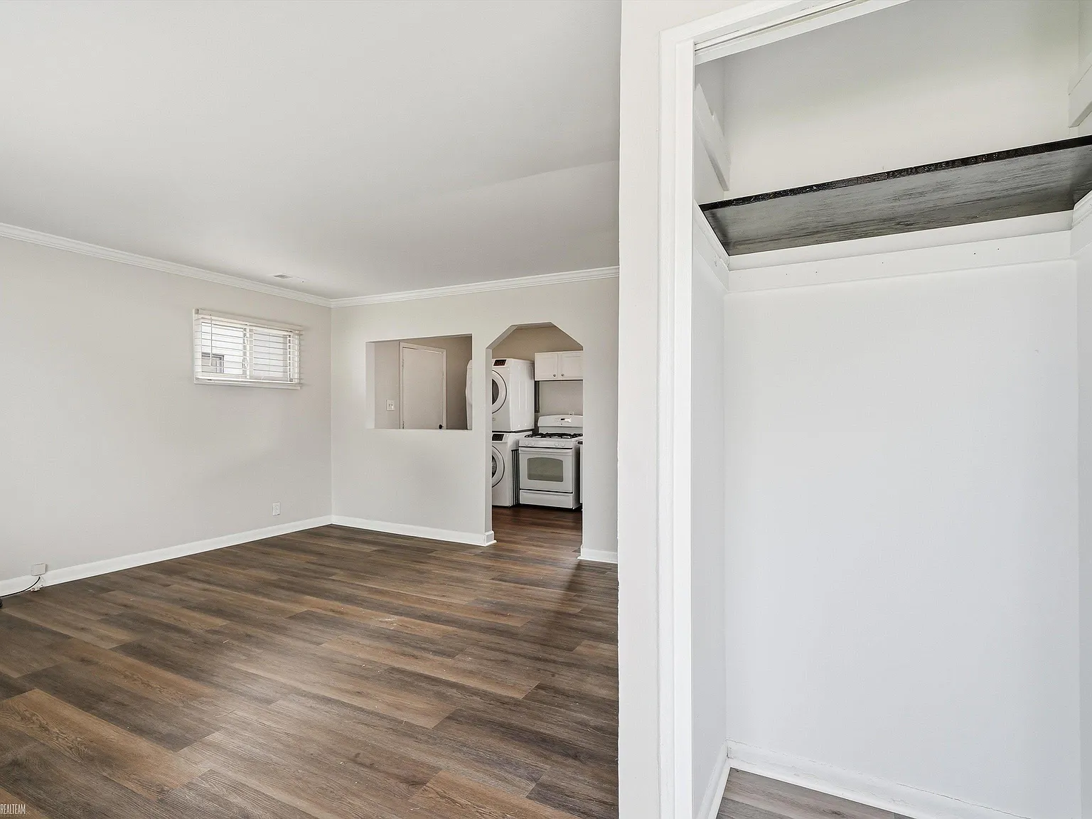 2 bed, 1.0 bath, 696 sqft, $1,350 — Photo 2