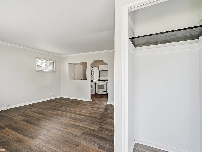 28311 Waverly St — Photo 2